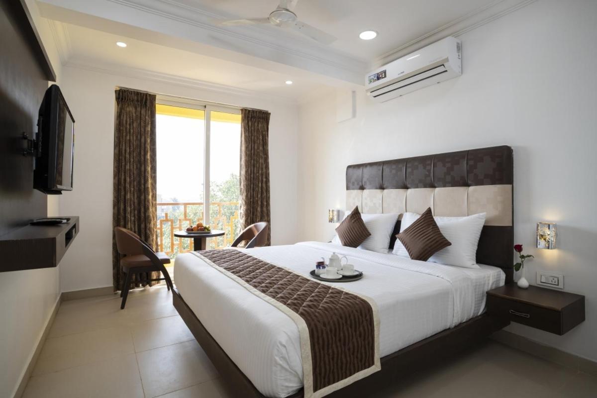 Sairaj Beach Resort Calangute Exterior foto